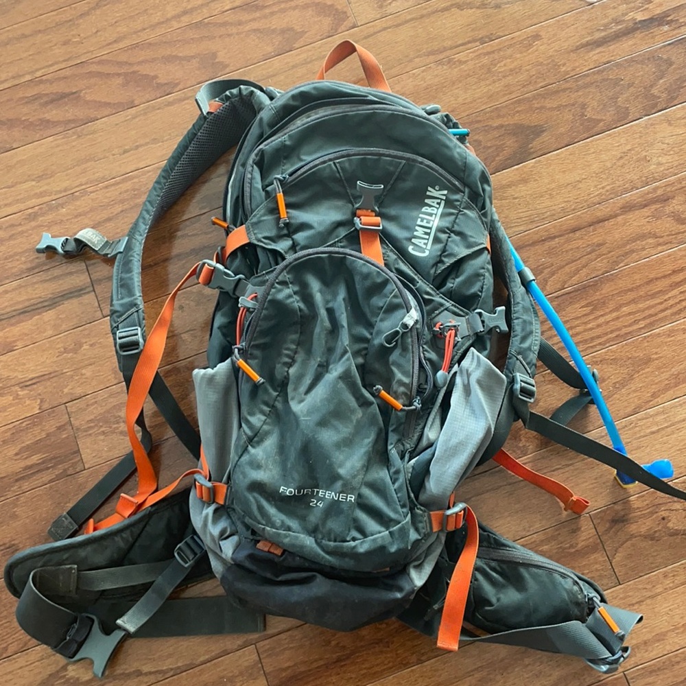 Camelbak fourteener backpack with camelbak water insert.